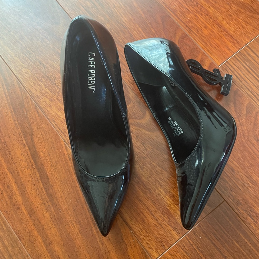 CAPE ROBBIN || Black Vegan Goddess Heel Pumps 8M